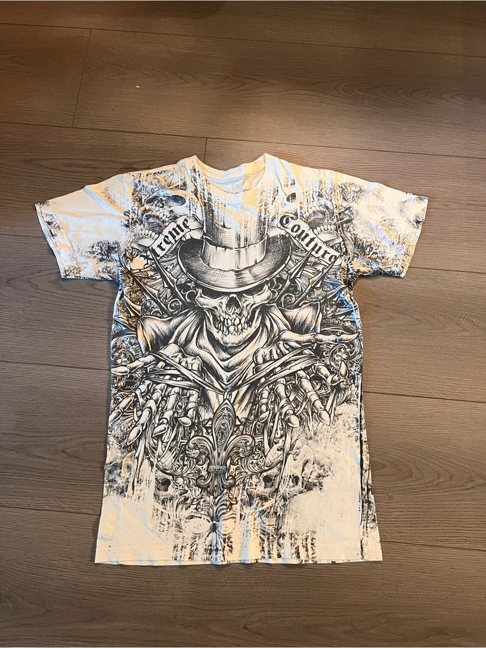 Xtreme couture T-shirt - size small